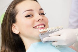 The Advantages Of Visiting A Veneers Dentist